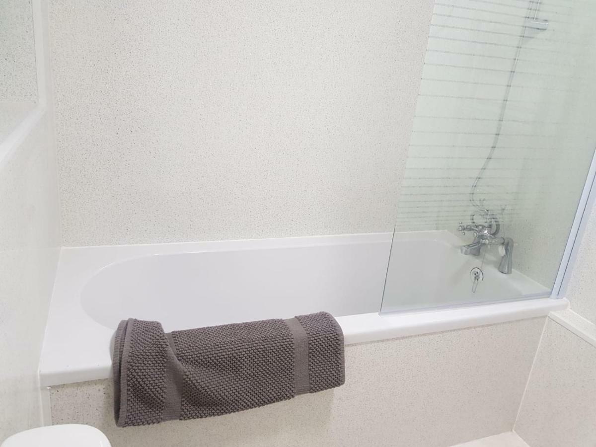 Hinton House Apartment *